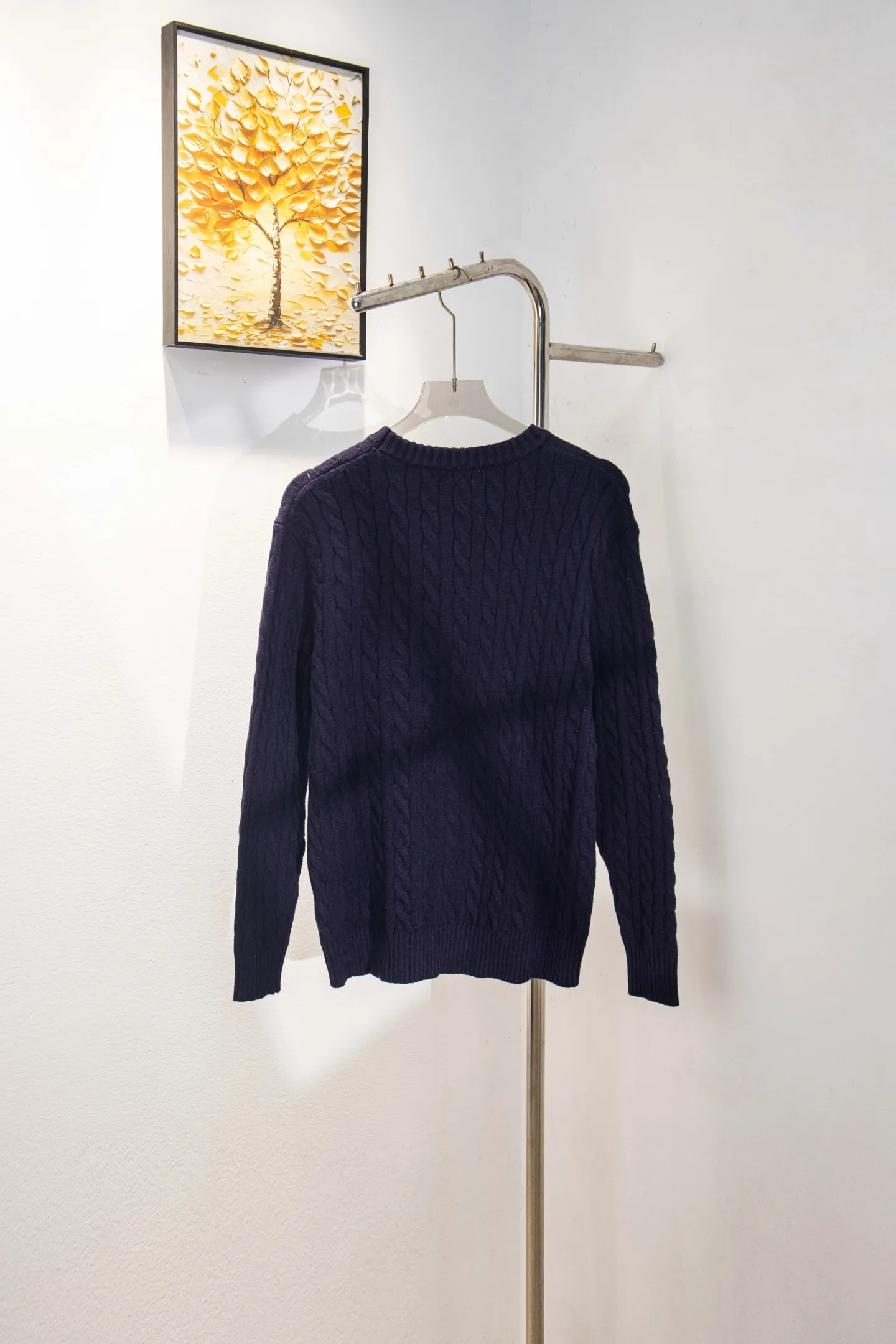 P210 model number: Y195 Ralph Lauren men's round neck sweater men's hemp flower original collar sweater. The version is really good-looking. It can be worn alone or as a jacket to be worn inside or outside. The upper body shows personal fashion charm. Four colors are available. The same style for men and women. A must-see item for new summer products. Tag, hanging grain, washed, packaging bag, full set of accessories. Very good appearance, super exquisite workmanship. Size: S-XL